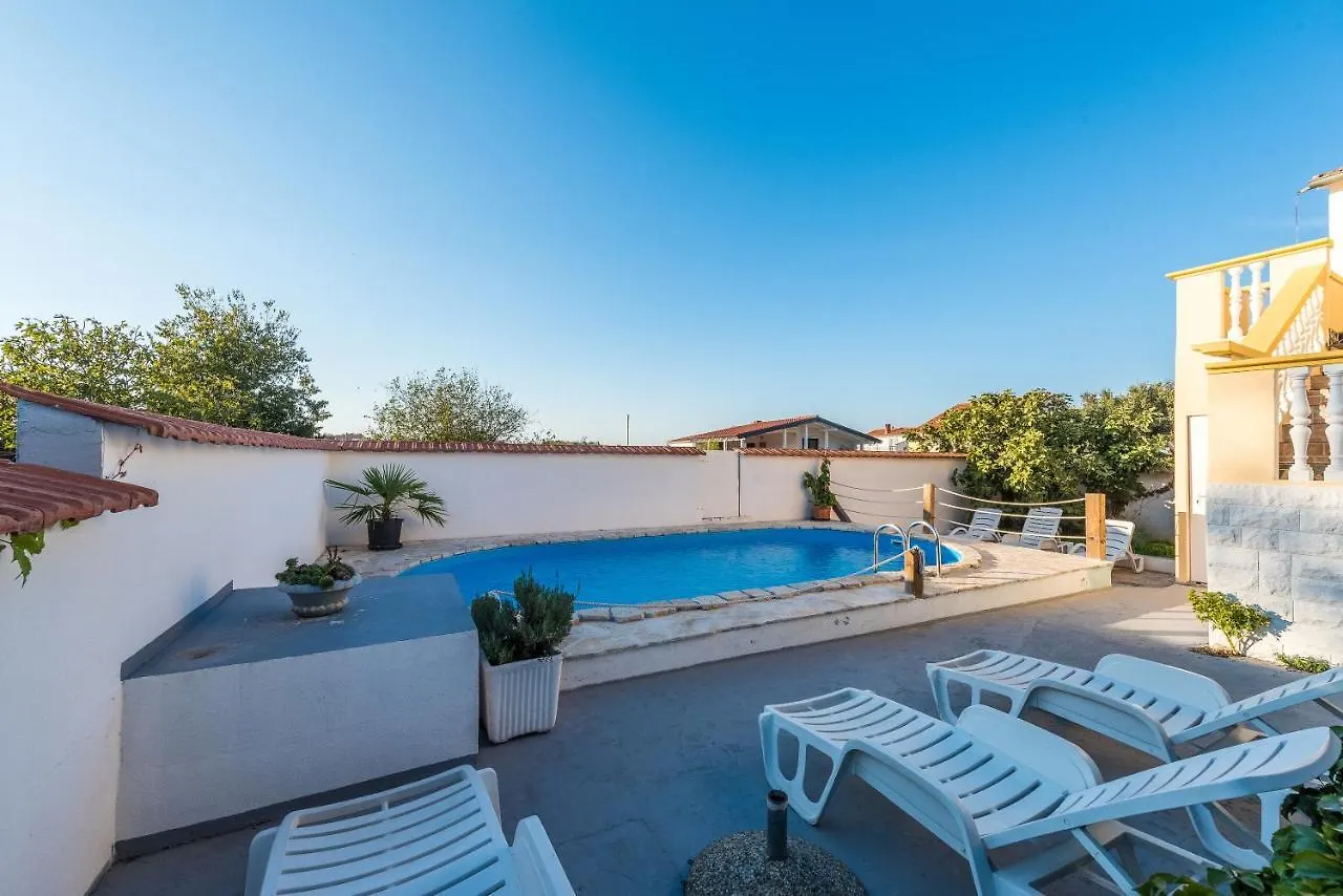 Villa Barak Pakostane 0*,