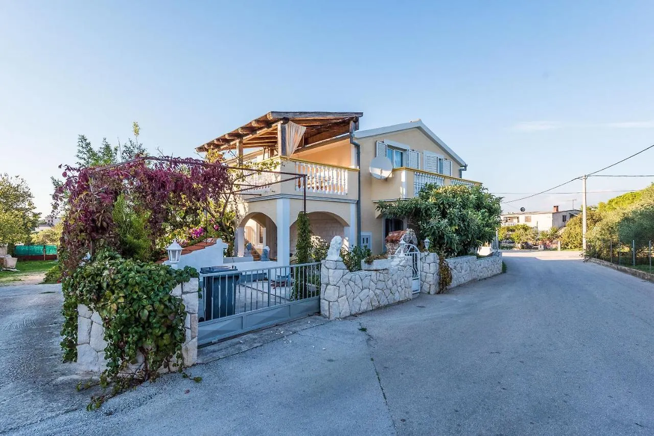 Villa Barak Pakostane 0*,